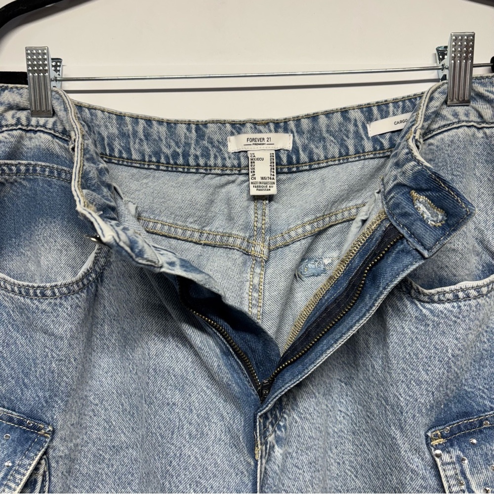 ✨Forever 21 Cargo Jeans Size 29 - Picture 8 of 16